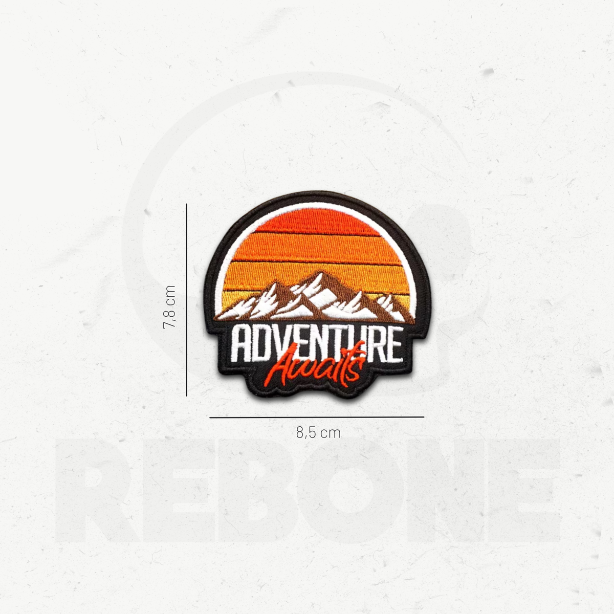 ADVENTURE AWAITS - PATCH BRODÉ