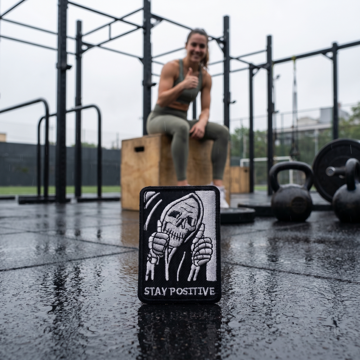 STAY POSITIVE - PATCH BRODÉ